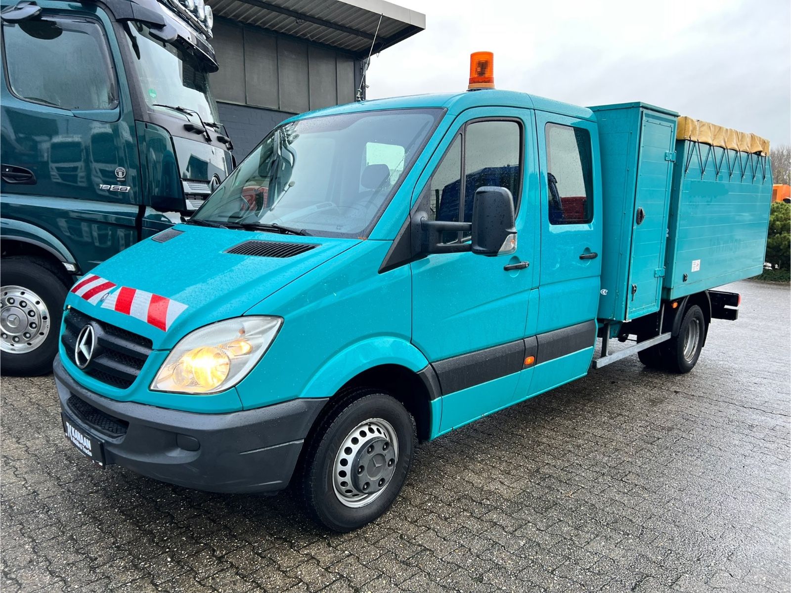 Fahrzeugabbildung Mercedes-Benz 513 Sprinter II   DoKa Pritsche Kipper Kommunal