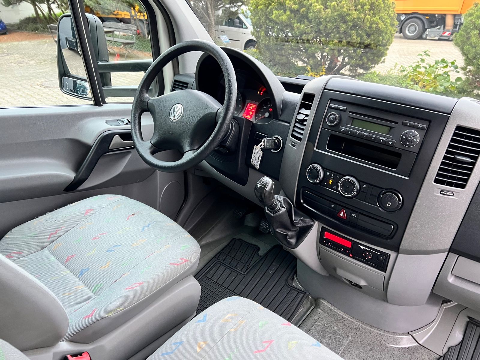 Fahrzeugabbildung Volkswagen Crafter 2.5  BlueTDI Koffer 5t   Nutzl. 2.000Kg