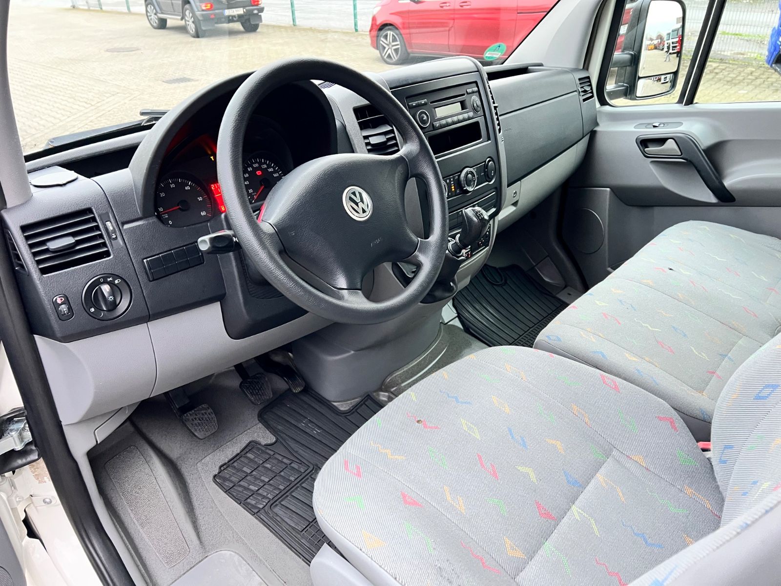 Fahrzeugabbildung Volkswagen Crafter 2.5  BlueTDI Koffer 5t   Nutzl. 2.000Kg