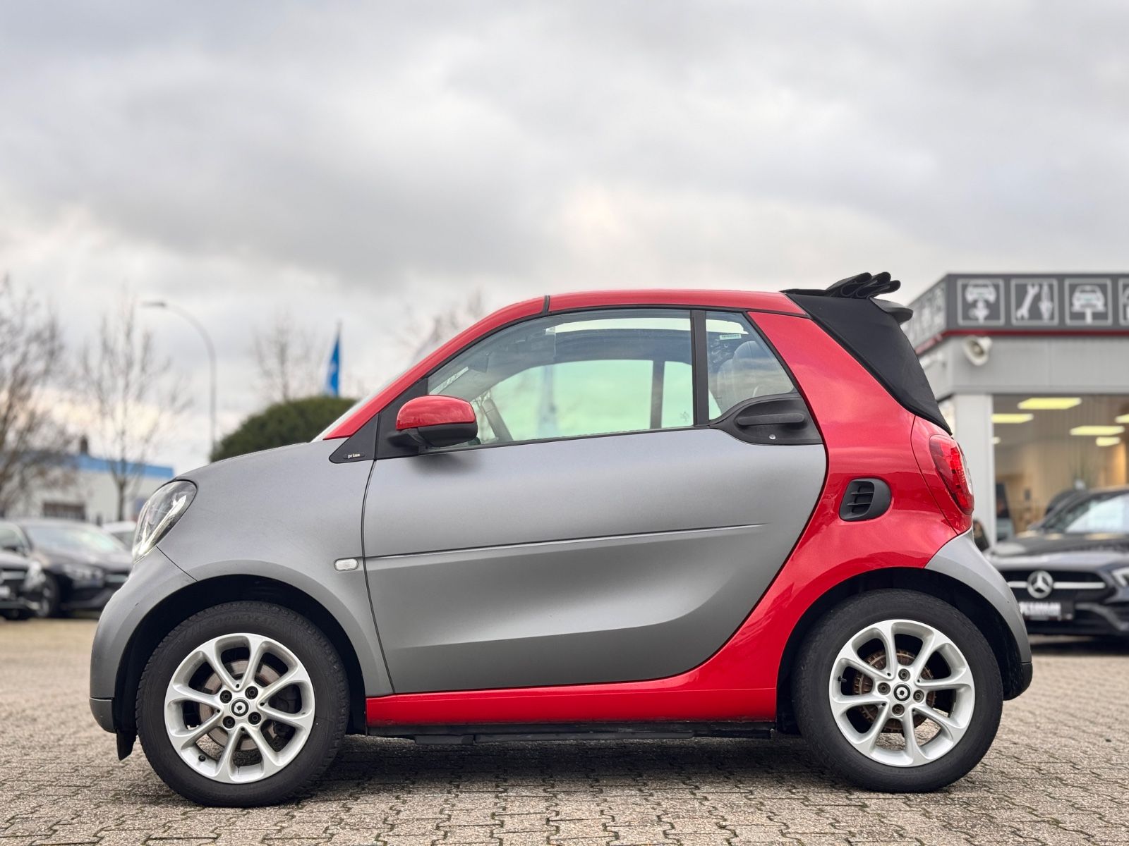 Fahrzeugabbildung Smart ForTwo Cabrio 1.0 Prime *NAVI|TEL|LEDER*