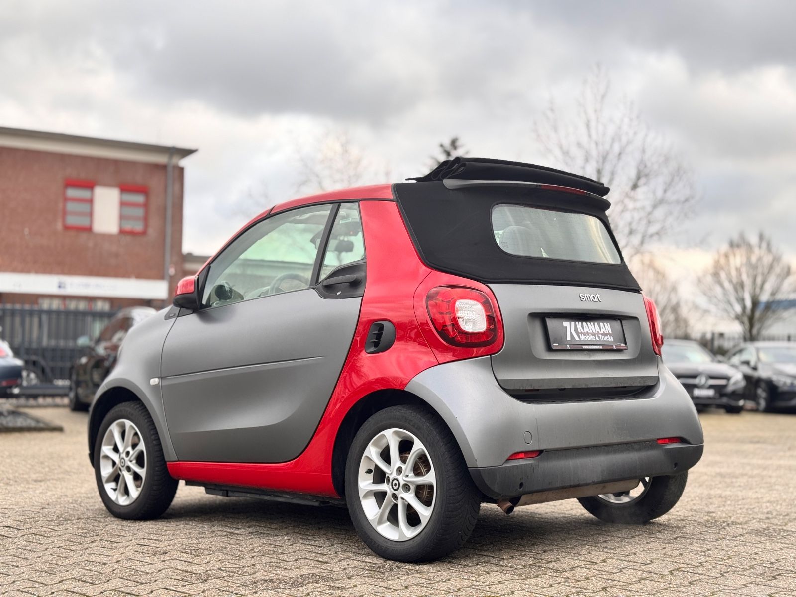 Fahrzeugabbildung Smart ForTwo Cabrio 1.0 Prime *NAVI|TEL|LEDER*