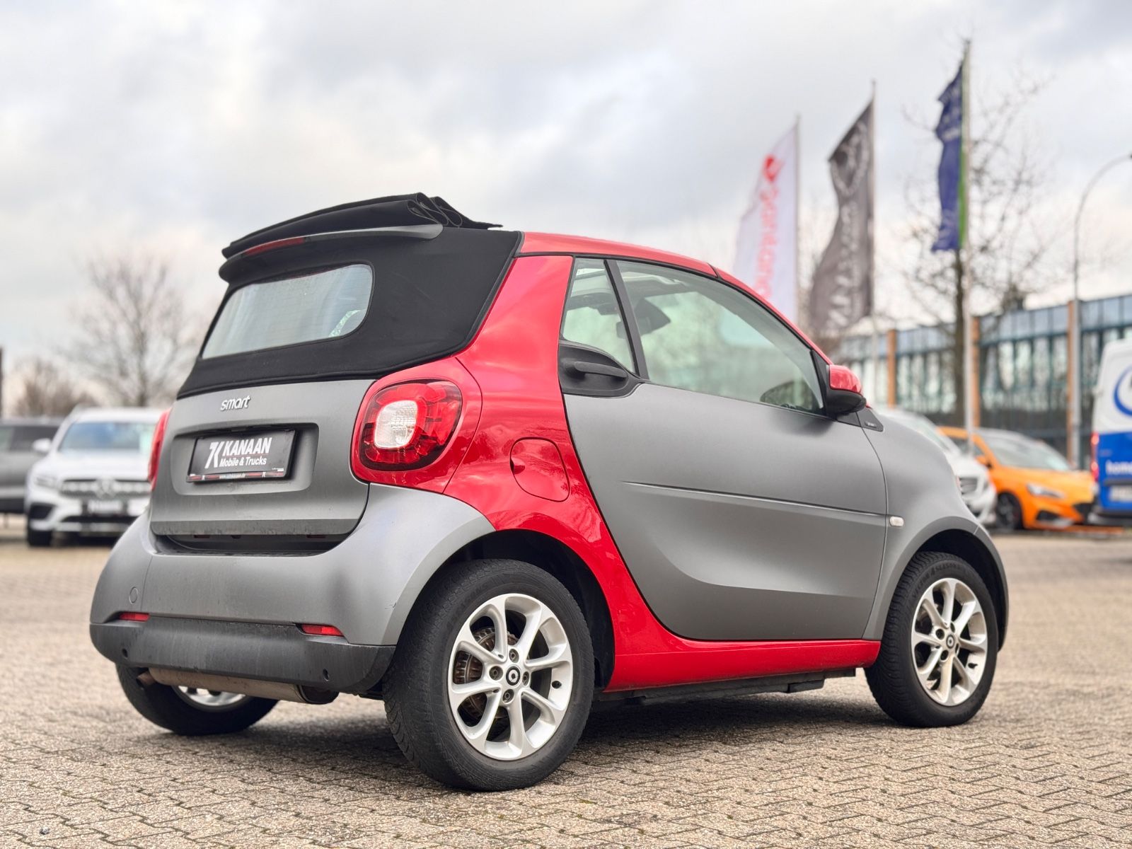 Fahrzeugabbildung Smart ForTwo Cabrio 1.0 Prime *NAVI|TEL|LEDER*