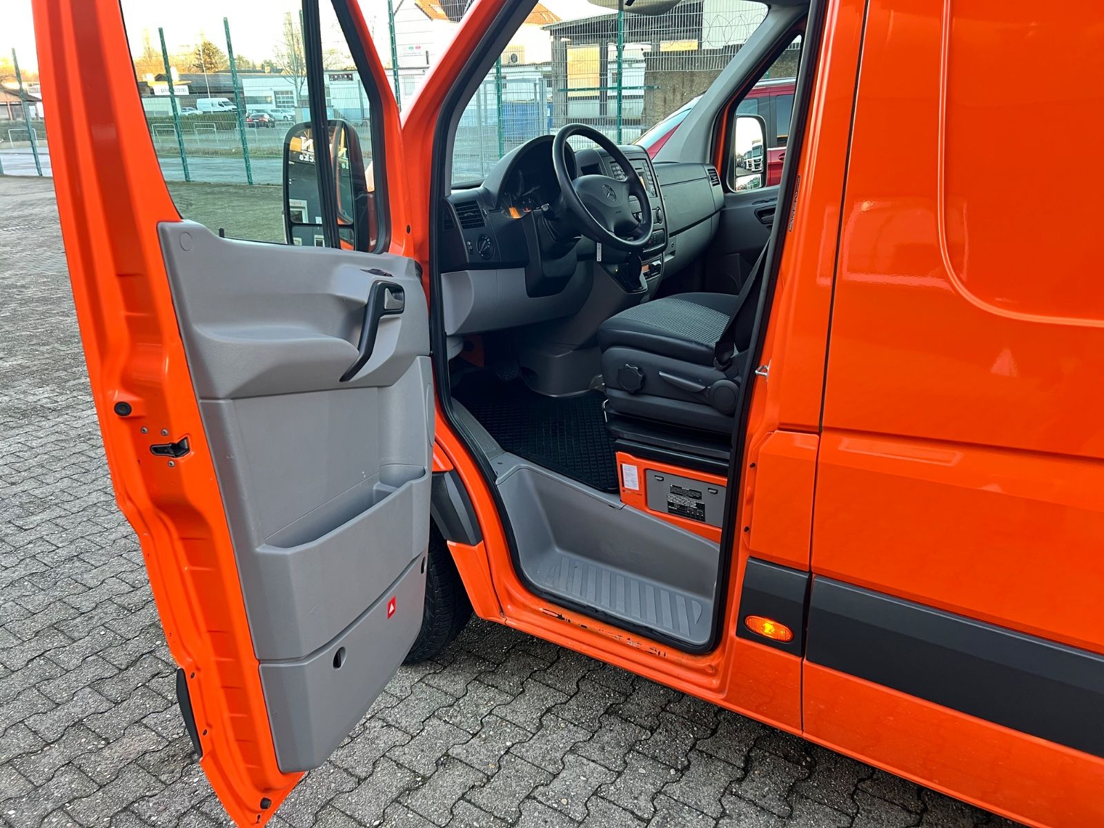 Fahrzeugabbildung Mercedes-Benz Sprinter II Kasten 516 CDI MAXI AUTOM SCHECKHEFT