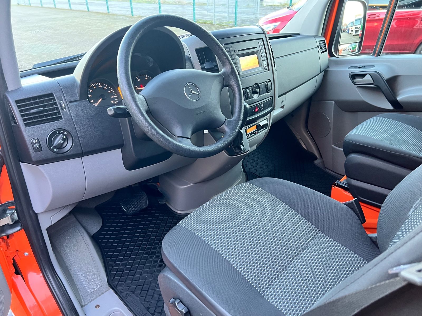 Fahrzeugabbildung Mercedes-Benz Sprinter II Kasten 516 CDI MAXI AUTOM SCHECKHEFT