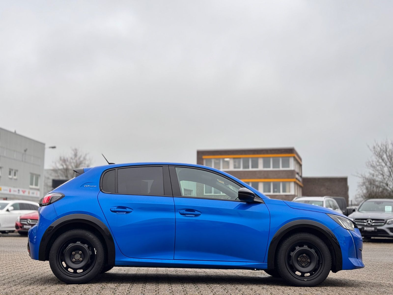 Fahrzeugabbildung Peugeot 208 PureTech 100 Allure GT-Line*NAVI|CAM|LED|WR*