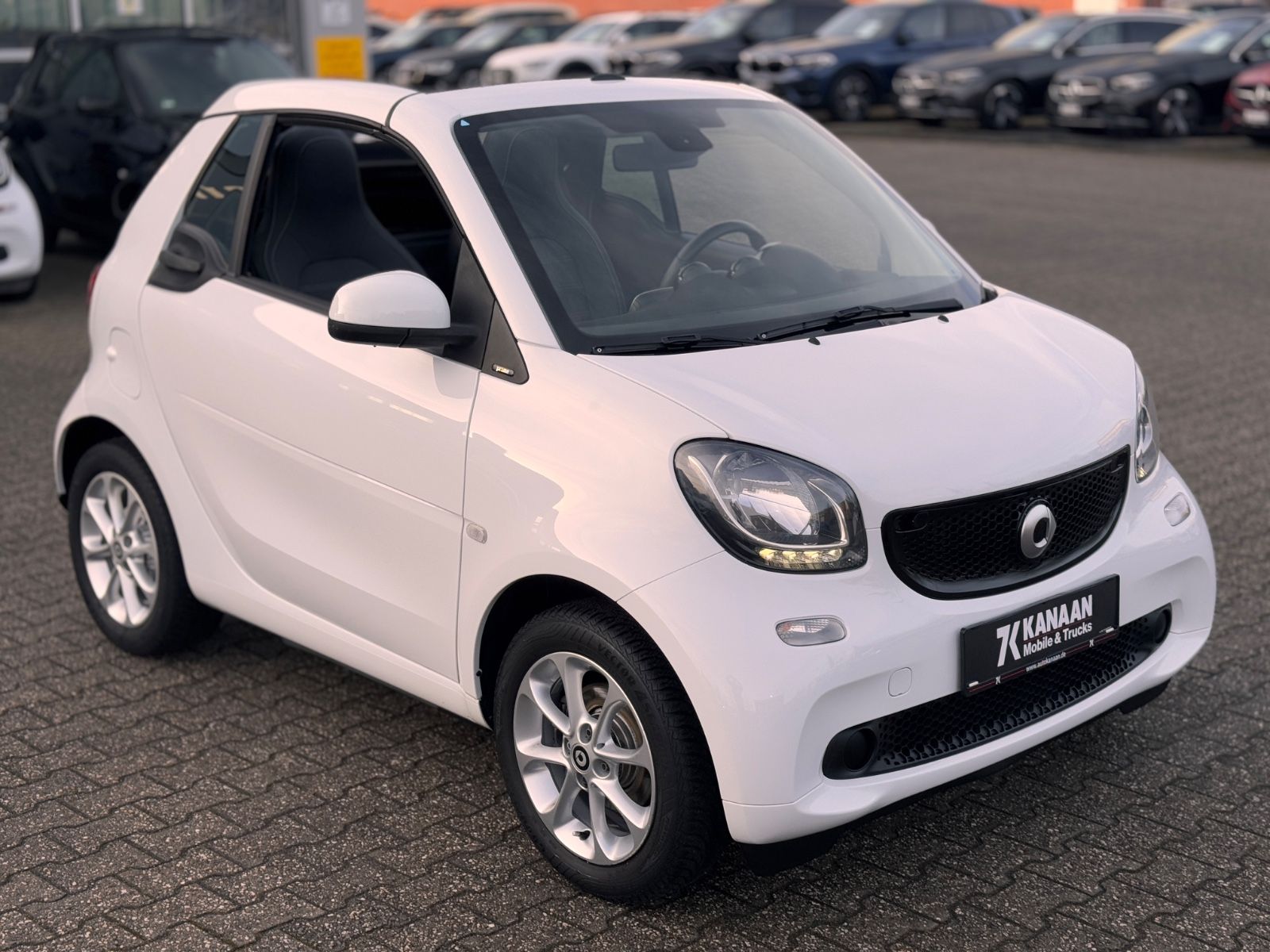 Fahrzeugabbildung Smart ForTwo Cabrio 1.0 Prime *NAVI|LEDER|TEL*