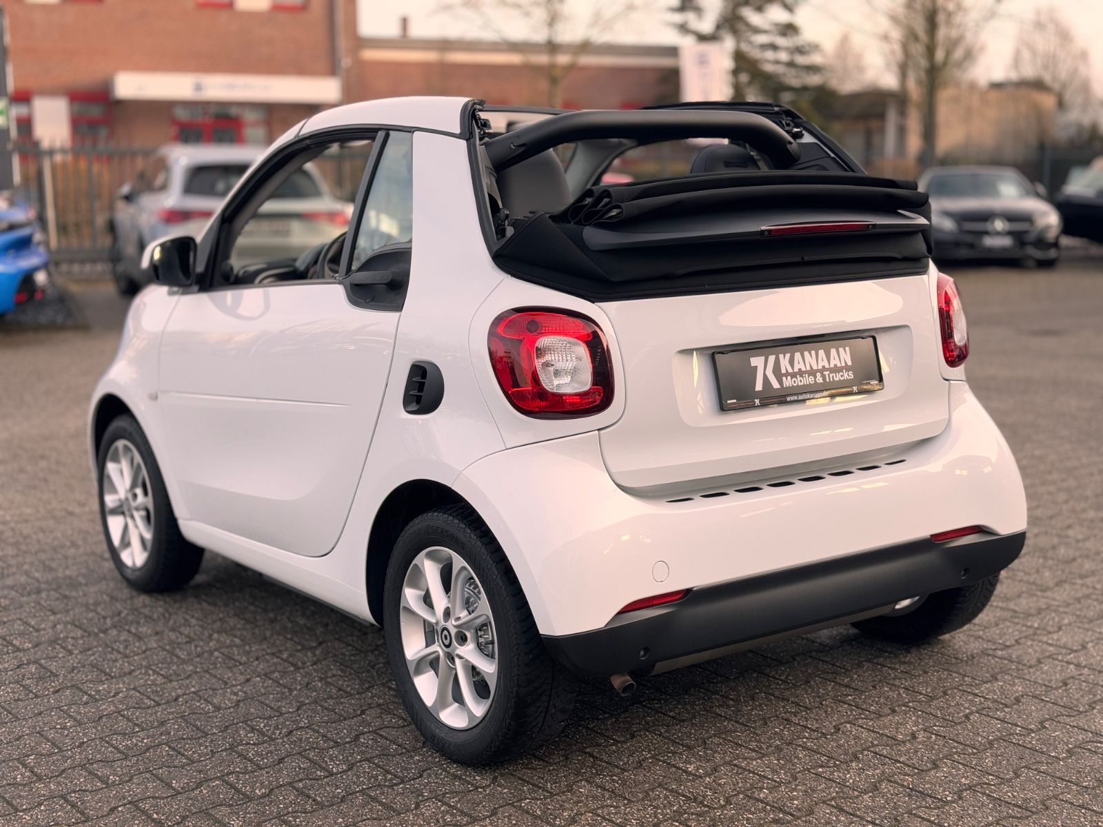 Fahrzeugabbildung Smart ForTwo Cabrio 1.0 Prime *NAVI|LEDER|TEL*