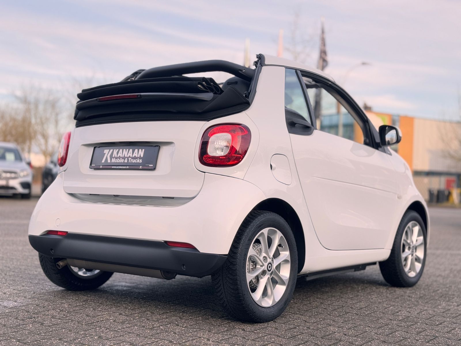 Fahrzeugabbildung Smart ForTwo Cabrio 1.0 Prime *NAVI|LEDER|TEL*