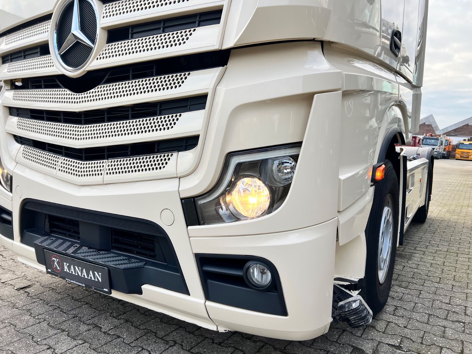 Fahrzeugabbildung Mercedes-Benz 1848 LS Actros 5   GigaSpace